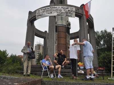 Nie dość, że alkoholiczka i socjopatka, to jeszcze propagatorka komunizmu. Kolejny odlot “sędzi” Haliny Waluś ze Stargardu